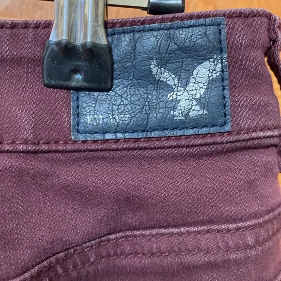 American Eagle Outfitters Women's Burgundy Jean Shorts super stretchy! Size 4 no - Picture 3 of 5